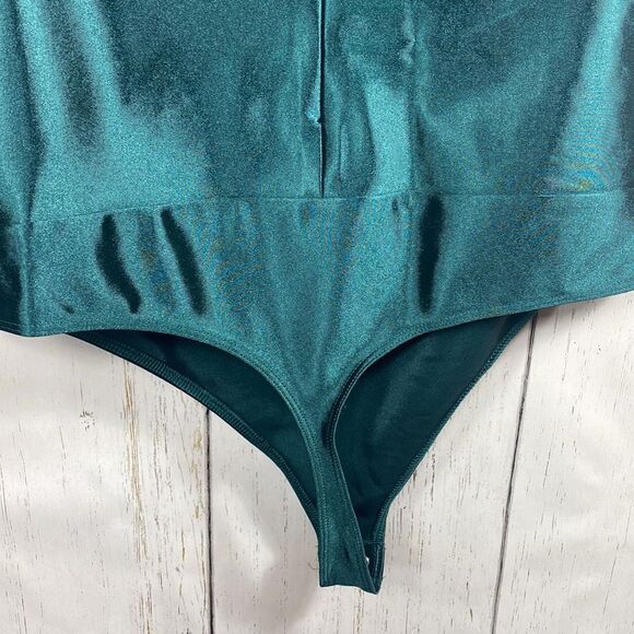 Express Emerald Green Satin Bodysuit Cowl Neck Sleeveless Size M Holiday Glam - Picture 12 of 13